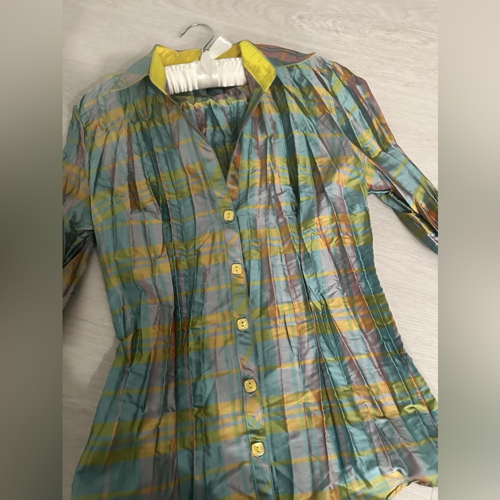 BELUVA SAN FRANCISCO BEAUTIFUL CRINGE PLEATED PLAID SHIRT WITH LONG SLEEVES